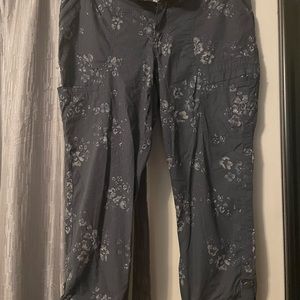 Capri pant! Super cute blue flower print